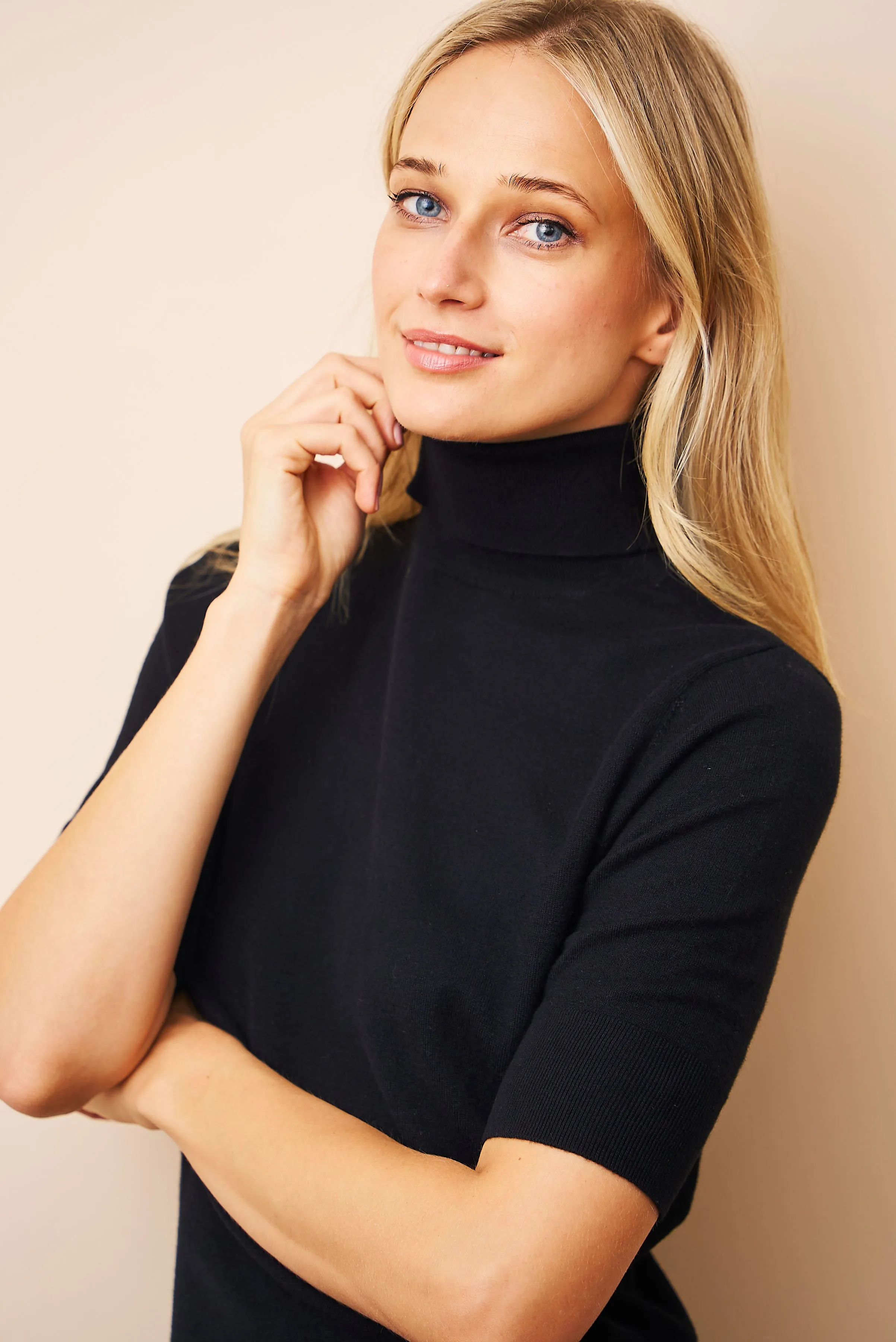 Majestic Organic Cotton Stretch Elbow Sleeve Turtleneck in Noir