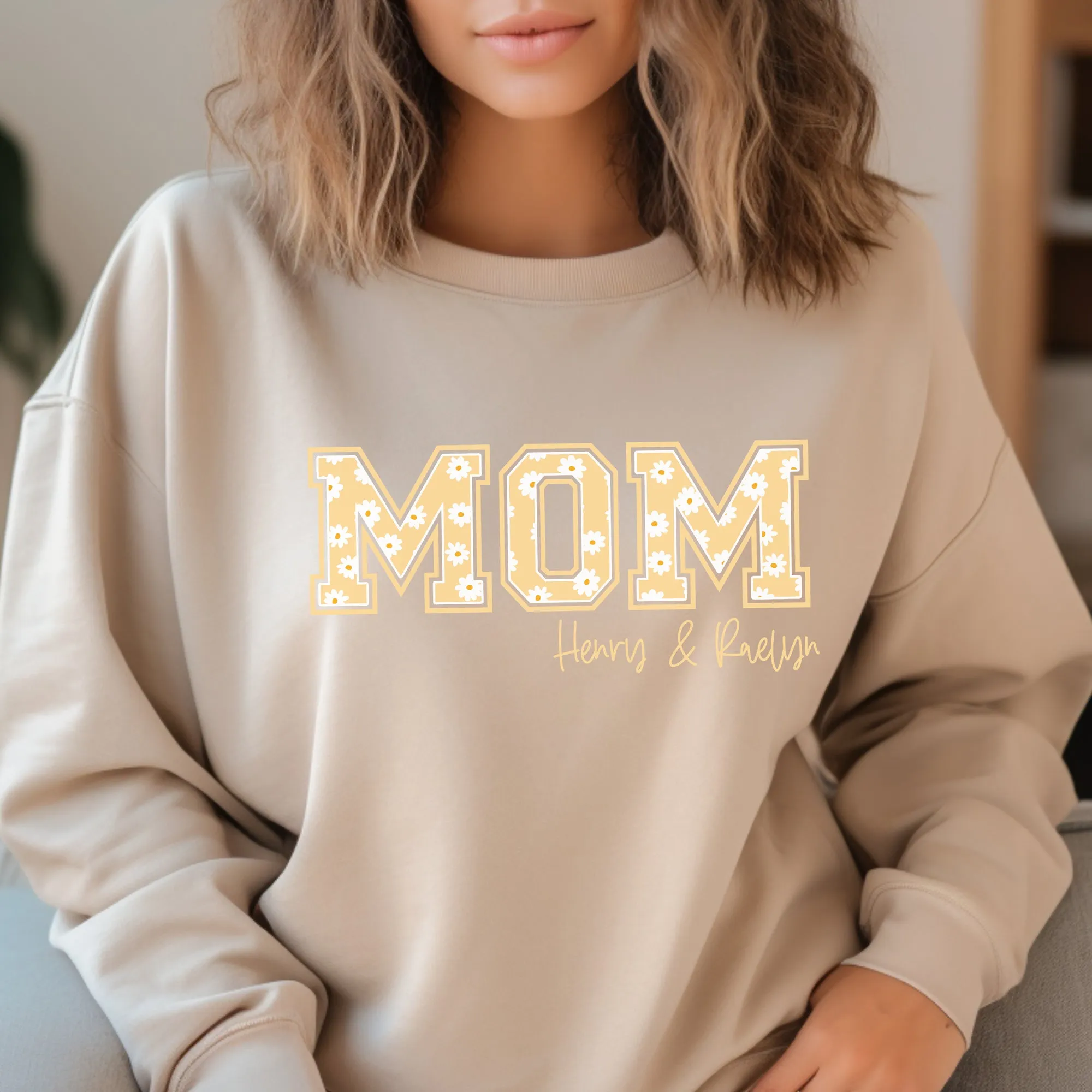 MOM Yellow Daisy -  PERSONALIZED HOODIE/CREWNECK