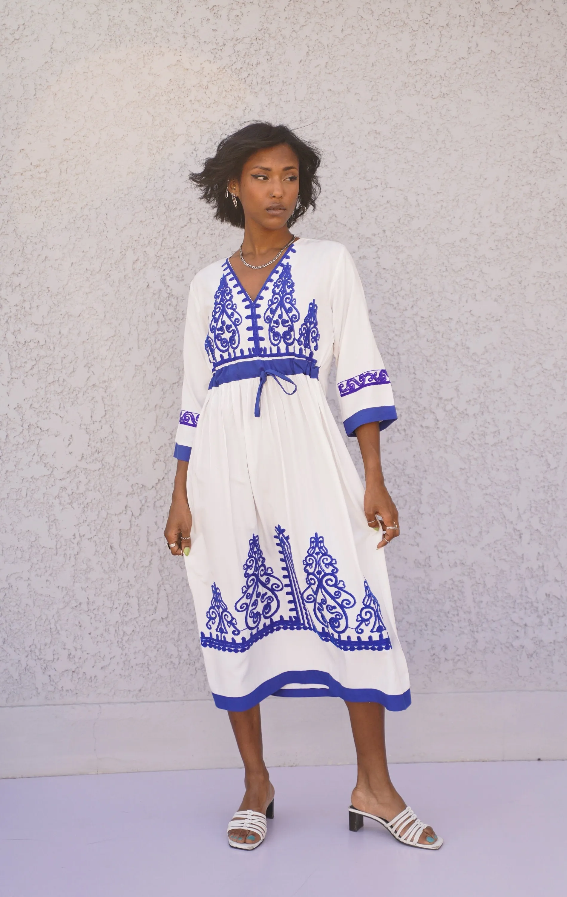 White Tunic embroidered kaftan, Bohemian embroidery tunic dress, embroidered tunic kaftan, Egyptian cotton. Summer, casual, home dress